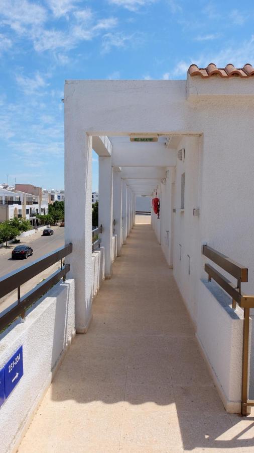 Amore Hotel Apts Paralimni Buitenkant foto